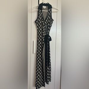 Diane Von Furstenberg Black and White Geometric Wrap Around Dress size XXS